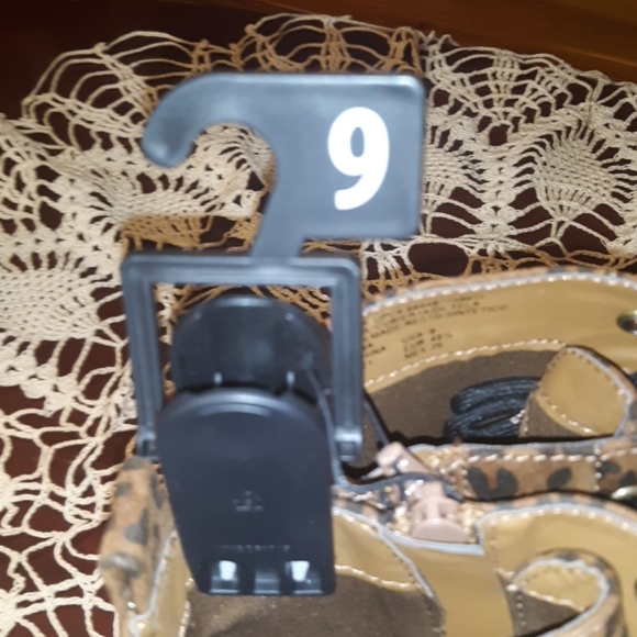 🆕️LAST SIZE 9🖤NWT LEOPARD PRINT HIKING BOOT🖤 - Picture 5 of 15